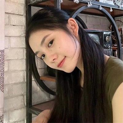 蓝色嘴巴的脸